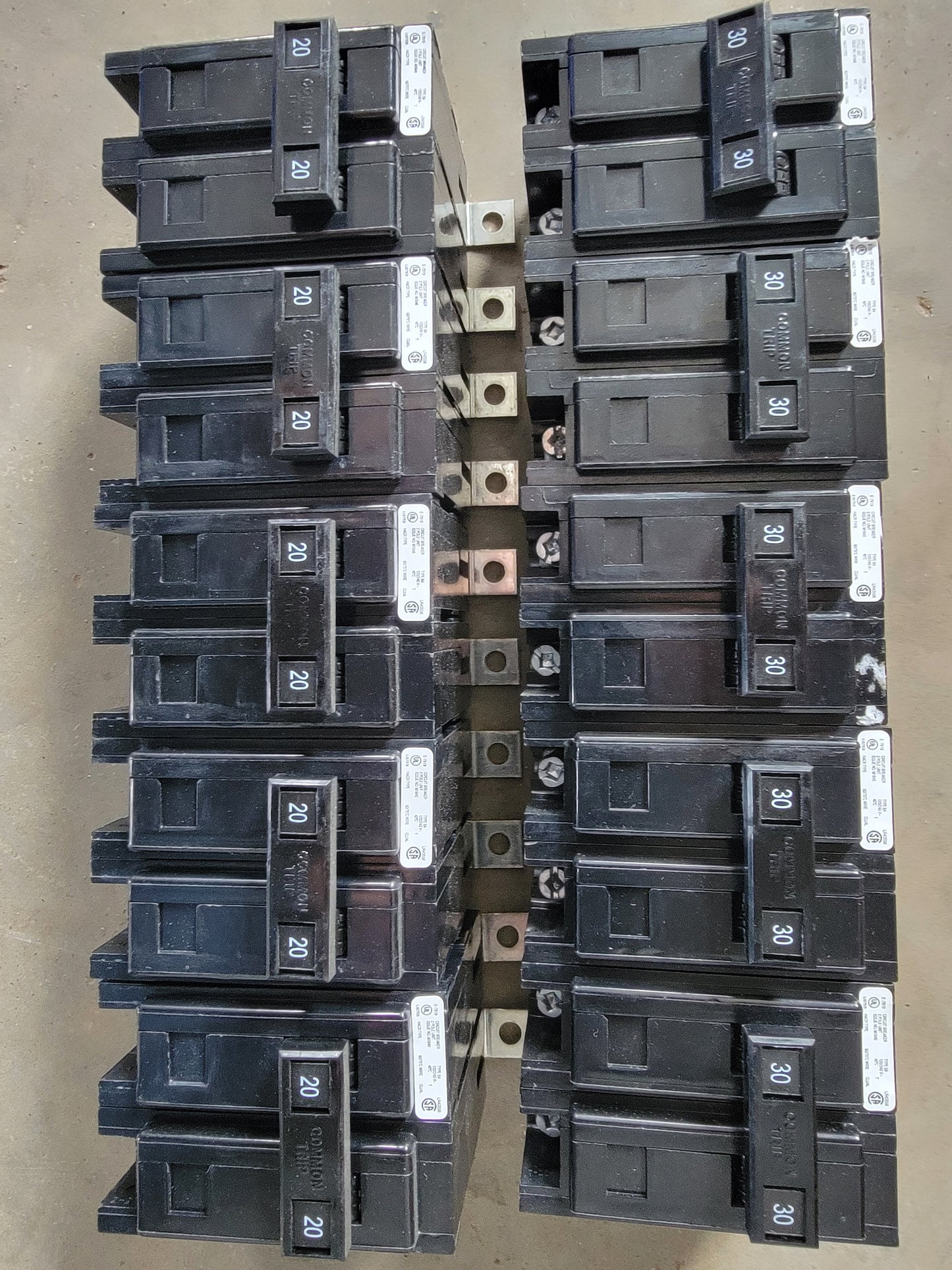 120/240V 125 Amp Eaton Panel with BAB Circuit Breakers - New
