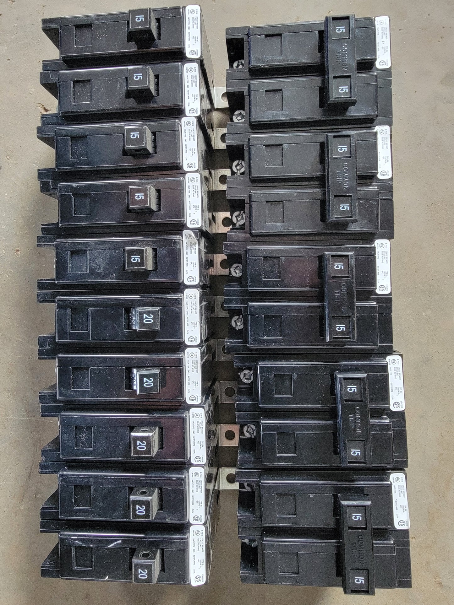 120/240V 125 Amp Eaton Panel with BAB Circuit Breakers - New